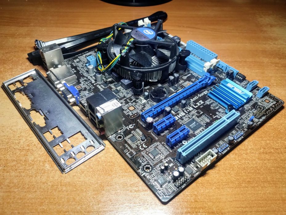 GIGABYTE GA-H81M-S1(сокет 1150) + G3240 3.10GHz + кулер