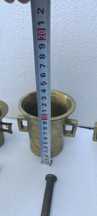 Moździerz wraz z pałkami z grubego mosiądzu