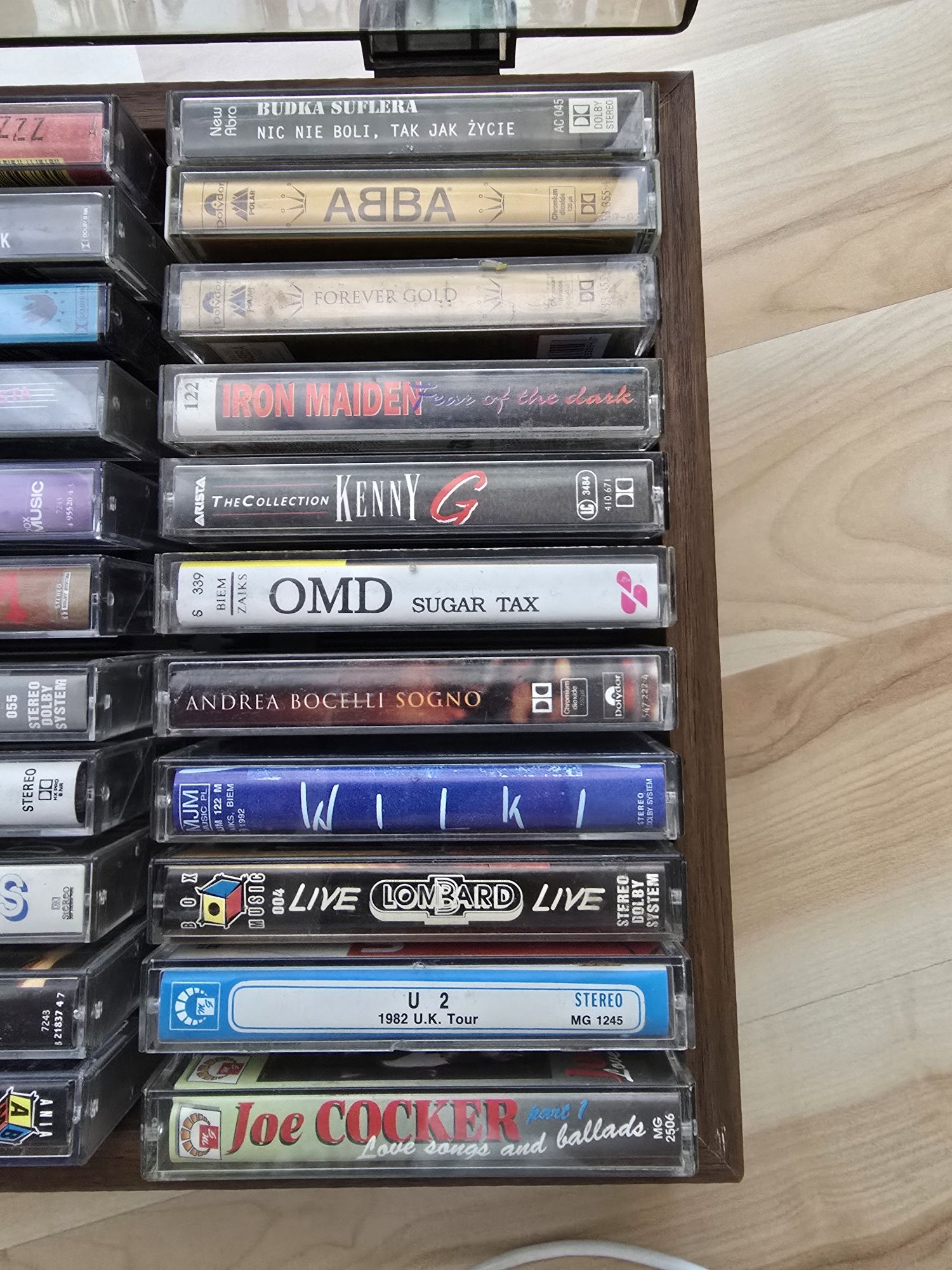 33 kasety magnetofonowe w pudełku. Abba. Dżem. Varius Manx. Rammstein.