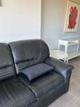 Sofa cama de pele, três lugares , como novo