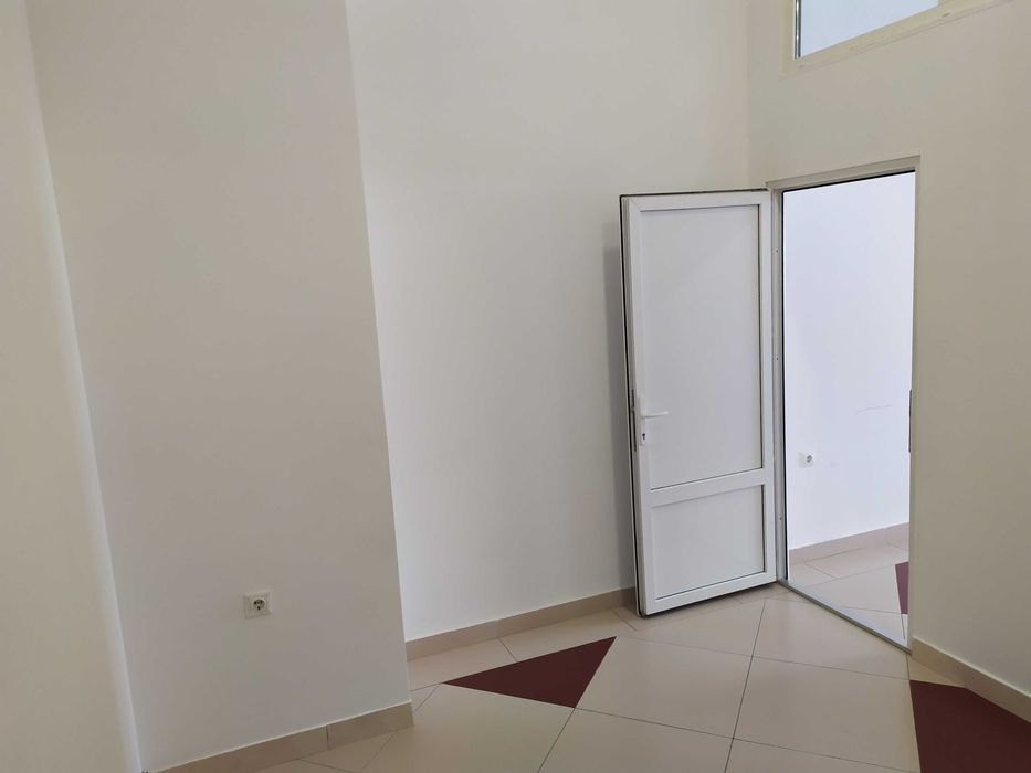 Залишилося одне приміщення 50 м2 Оренда комерція  Головна 246Р