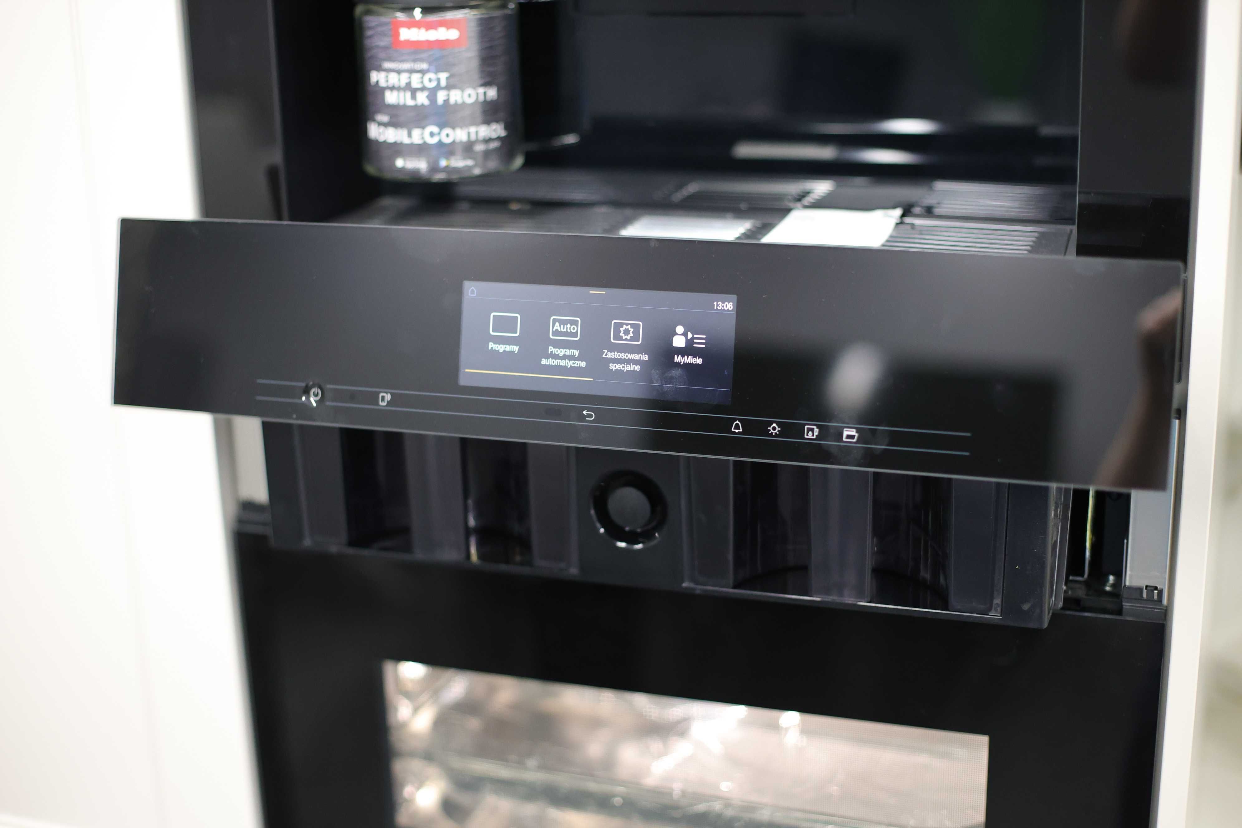 Bezuchwytowy piekarnik parowy Miele DGC 7860 HCX Pro Obsidian Black