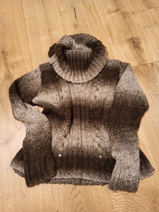 Sweter wełniany 80% wełny.