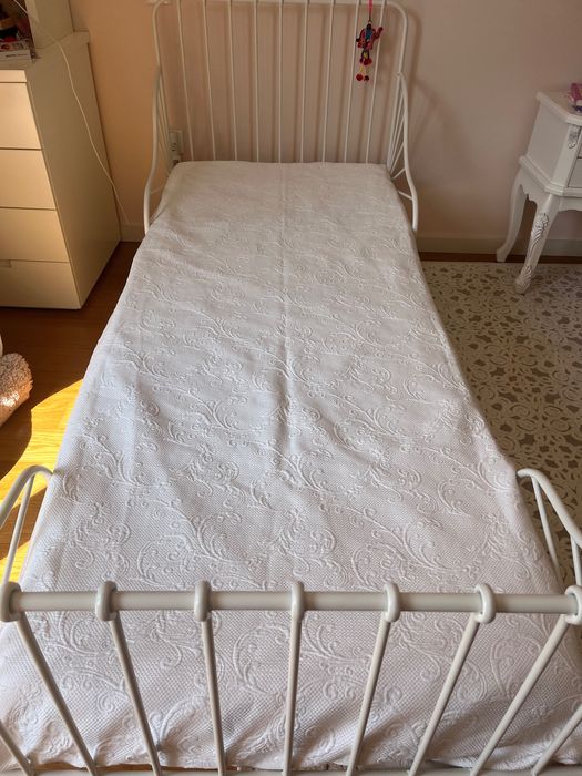 Cama branca ikea ferro