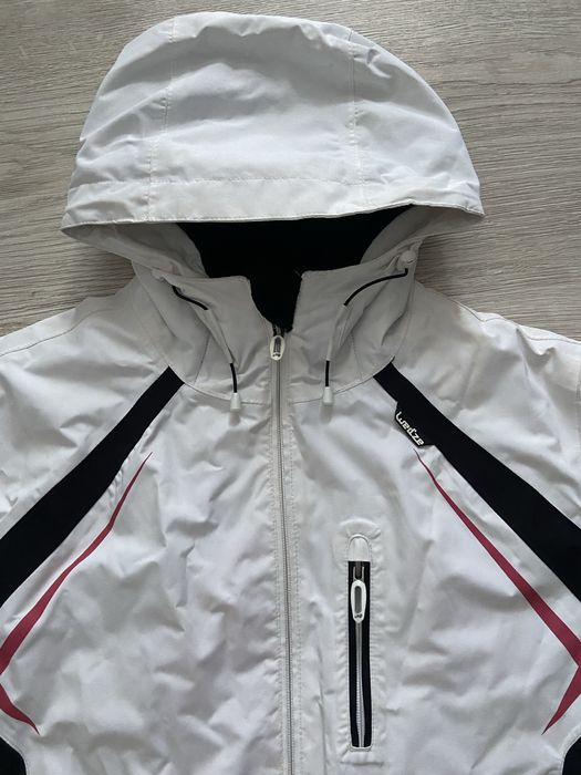 Biała kurtka zimowa narciarska Wedze Decathlon