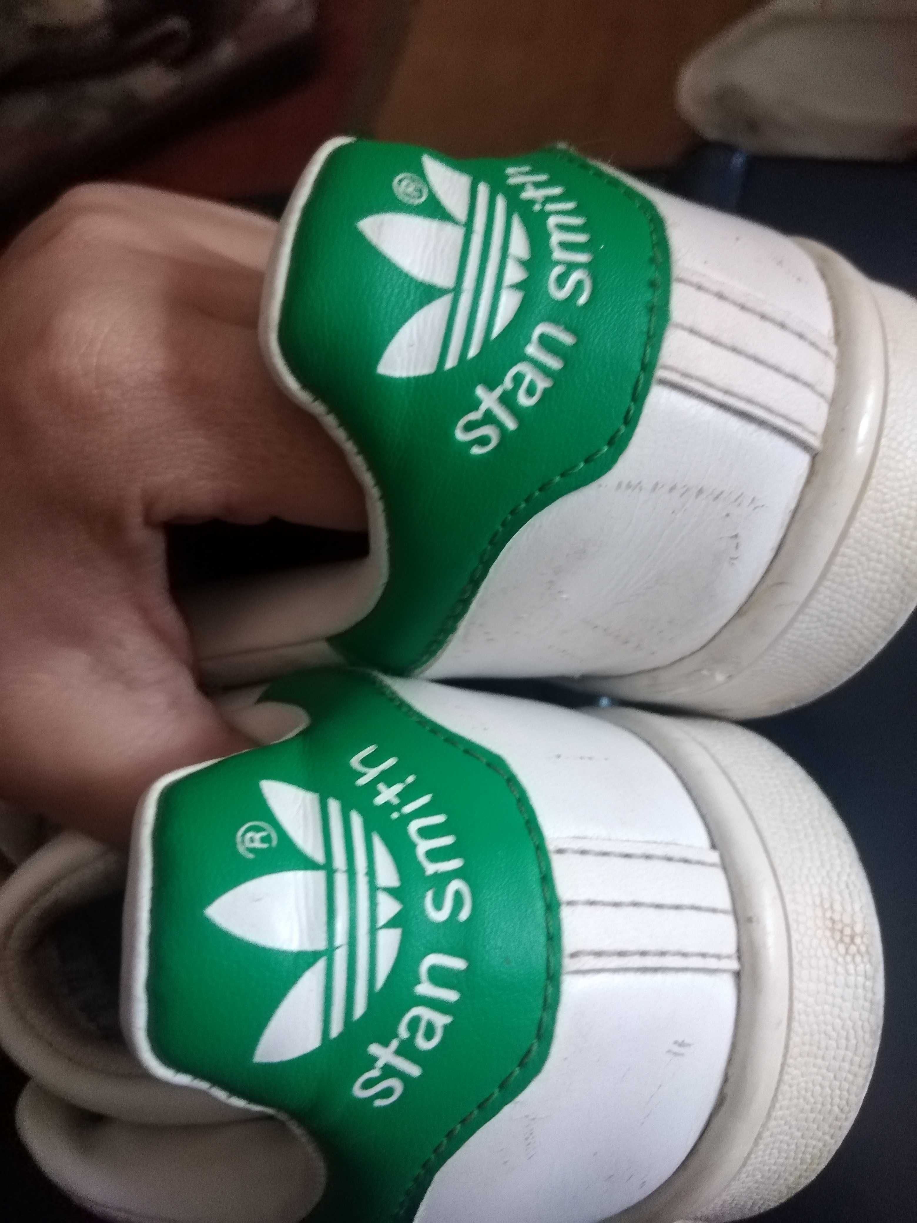 Sapatilhas Adidas tamanho 35 em bom estado oferta de portes de envio