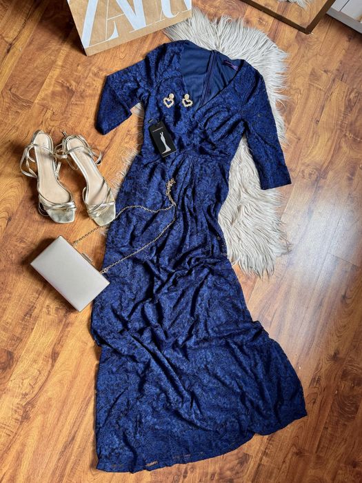 Długa maxi sukienka granatowa koronka elegancka tren długi rękaw