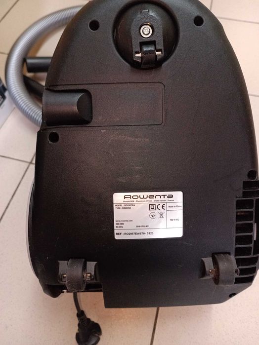 недорого пылесос  Rowenta без мешка (контейнерного типа
