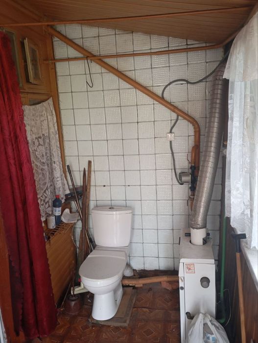 Продам частину будинку в Центральній частині міста.