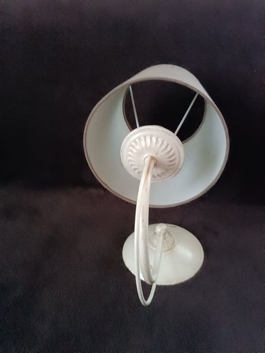 Lampa ścienna z abażurem