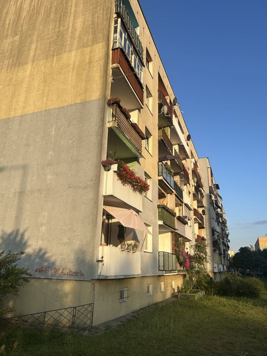 Dwupokojowe z balkonem dobra lokalizacja