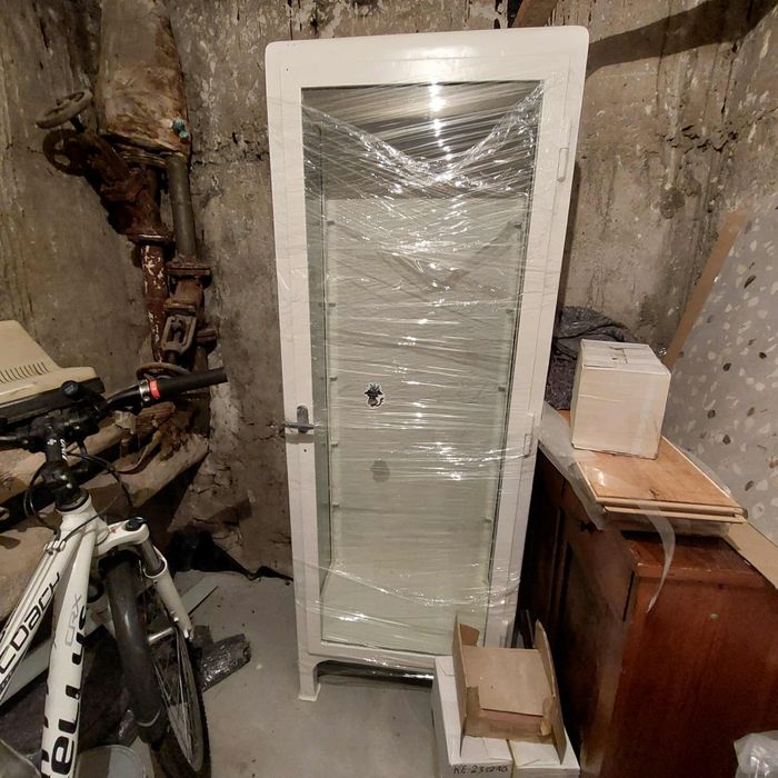 Szafa medyczna witryna prl