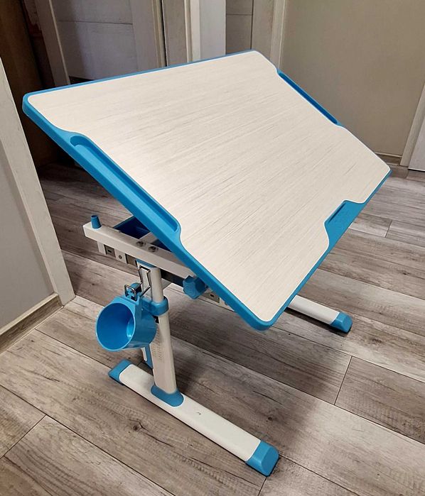 Biurko regulowane i krzesło cubby