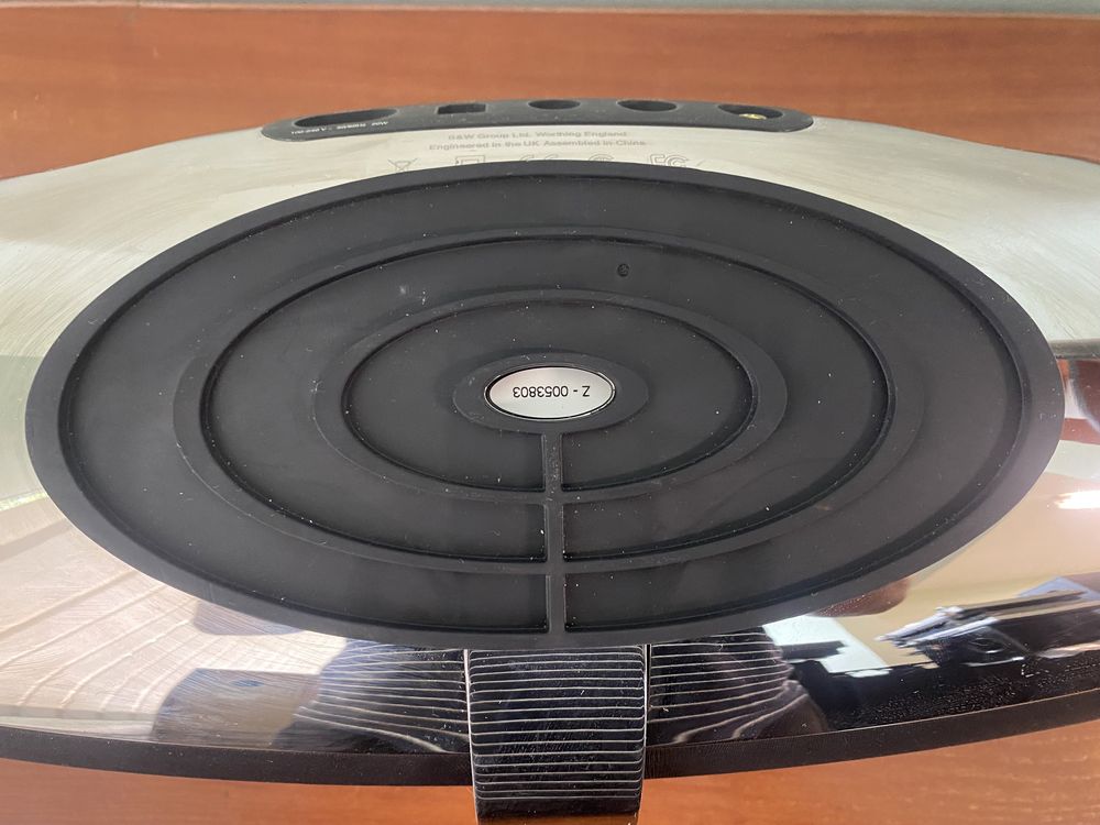 Bowers & Wilkins Zeppelin (акустична система iPod)