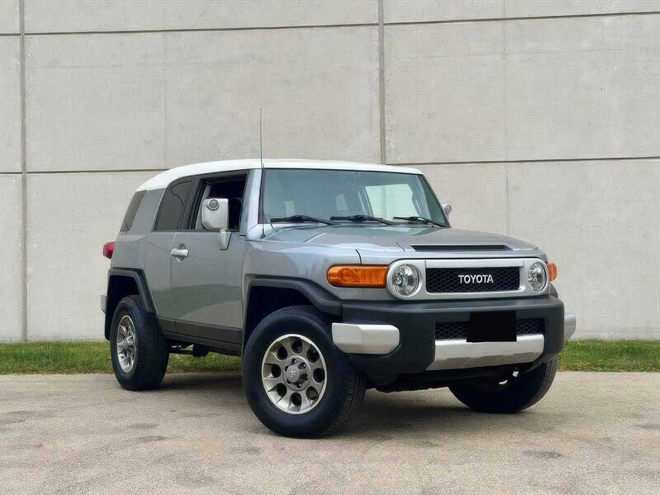 Toyota FJ Cruiser      2012