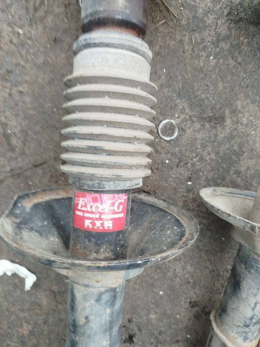 nissan bluebird стойка