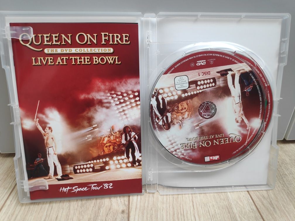 Koncert Qeen on fire live at the bowl Mercury