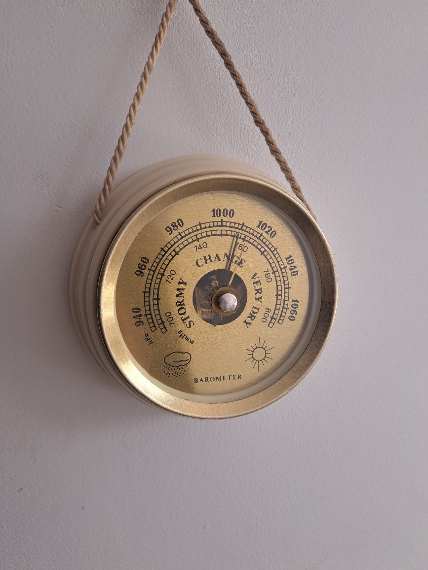 Barometer analogowy