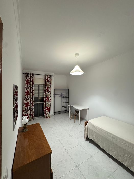 Arrenda-se quarto em Corroios