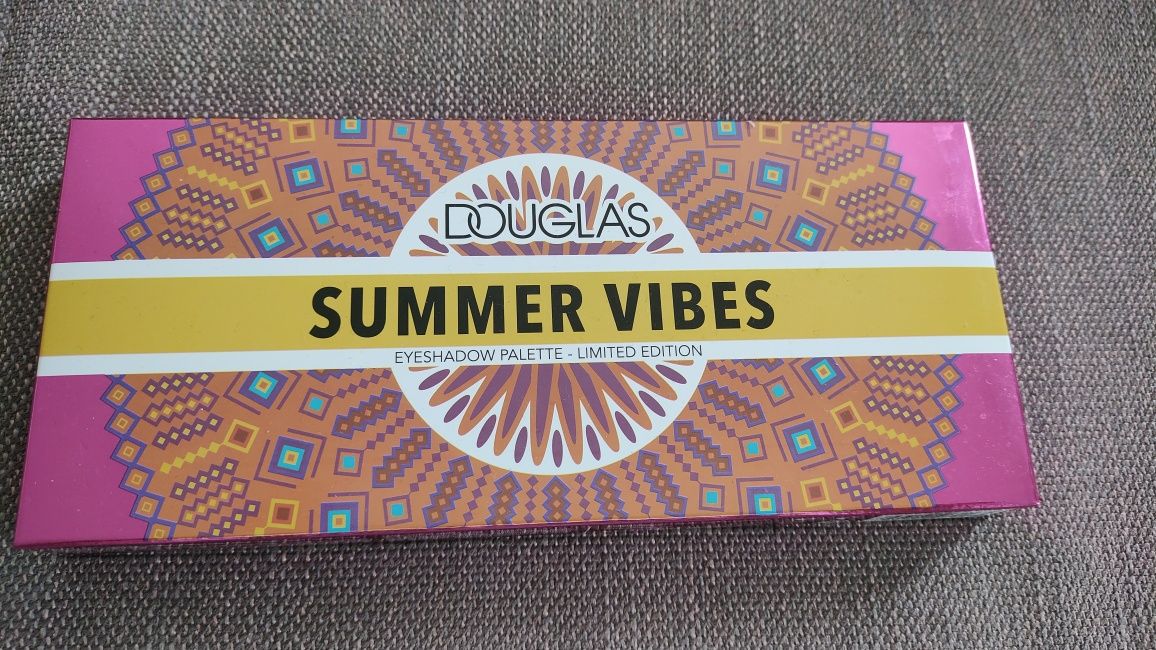 Paleta 14 cieni do powiek oczu, cienie Eyeshadow Nowy Douglas Summer V