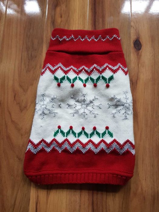 Świąteczny sweterek dla psa w srebrne płatki śniegu sweter