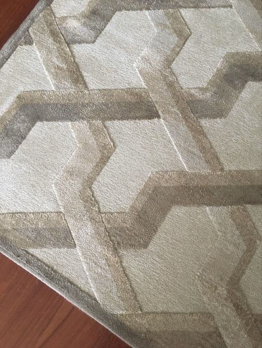 Cama madeira maciça + colchão + estrado + resguardo + carpete