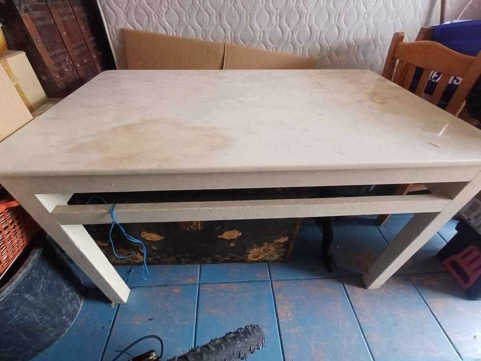 Mesa com tampo em pedra mármore