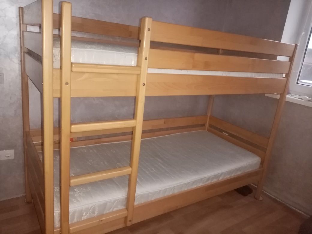 Двоповерхове дитяче ліжко продам
