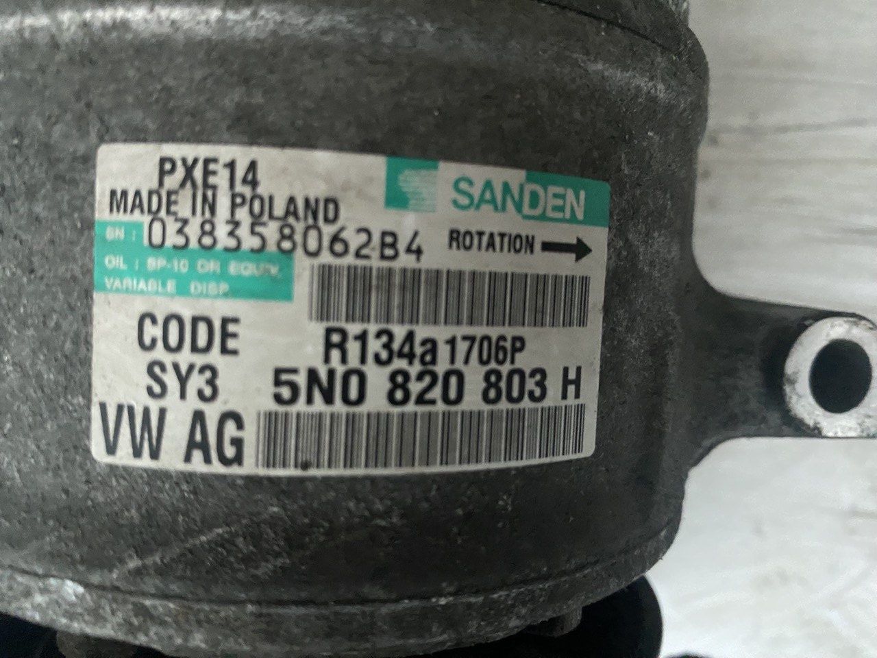 VW 2.0 TDI компрессор кондиционера  5N0820803H