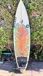Prancha surf pukas 6'6 + leash + quilhas + saco