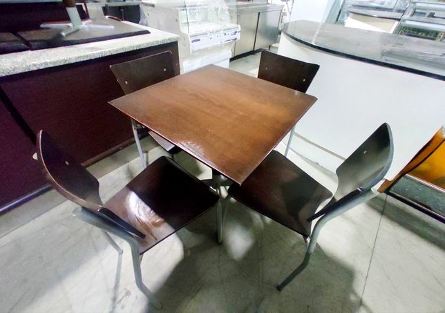 10 conjuntos (mesas + cadeiras) - Pastelaria/Restaurante