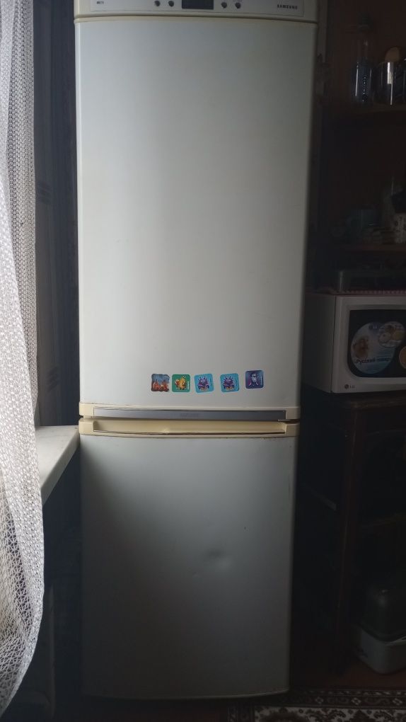 Холодильник  SAMSUNG