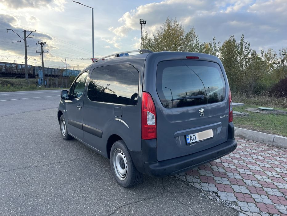 ч Peugeot Partner 2017 року випуску пасажир