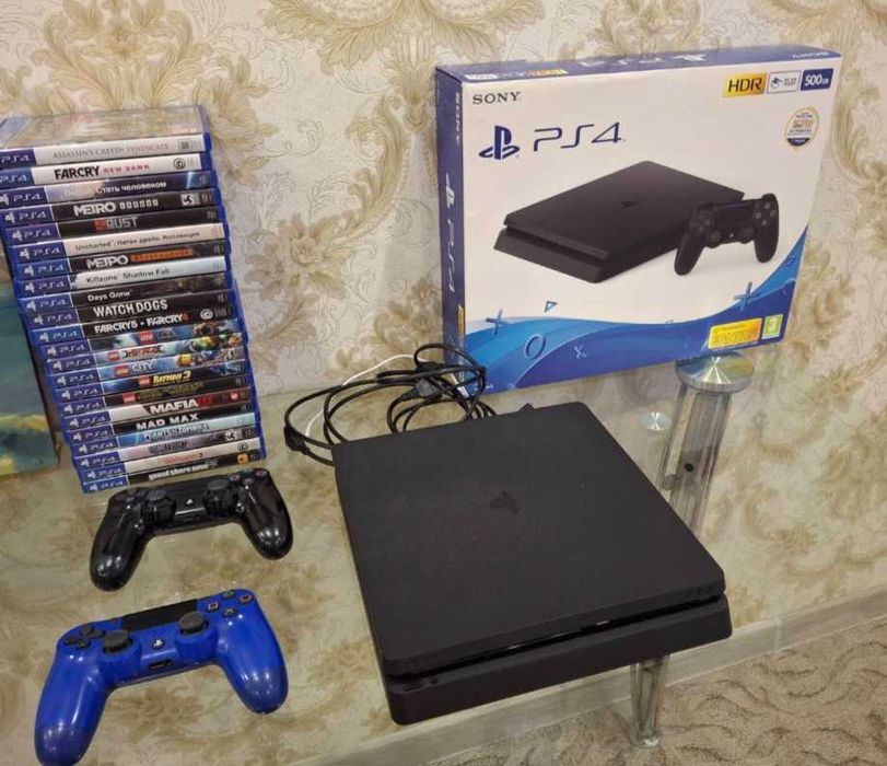 Приставка PlayStation 4, 2 геймпади, 22 диски