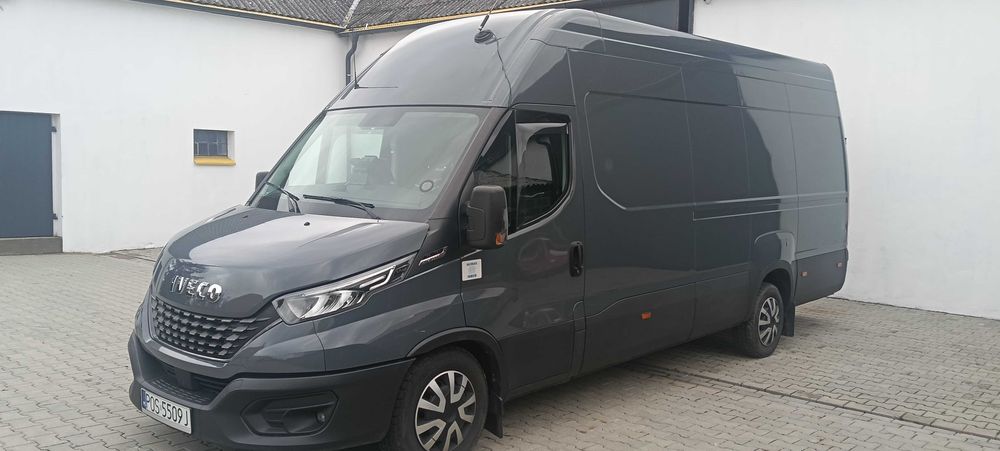 Samochód dostawczy furgon IVECO DAILY 2021