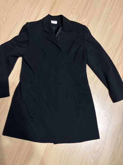 Czarna długa marynarka damska