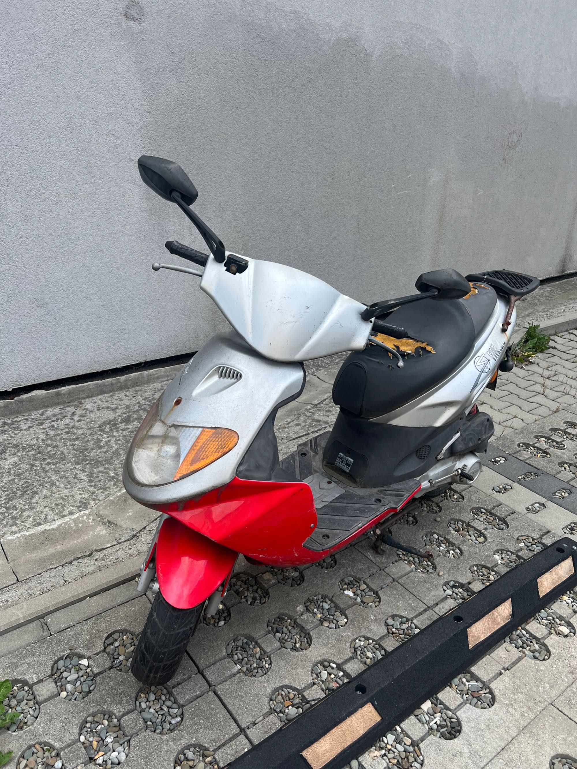 Skuter Daelim Five