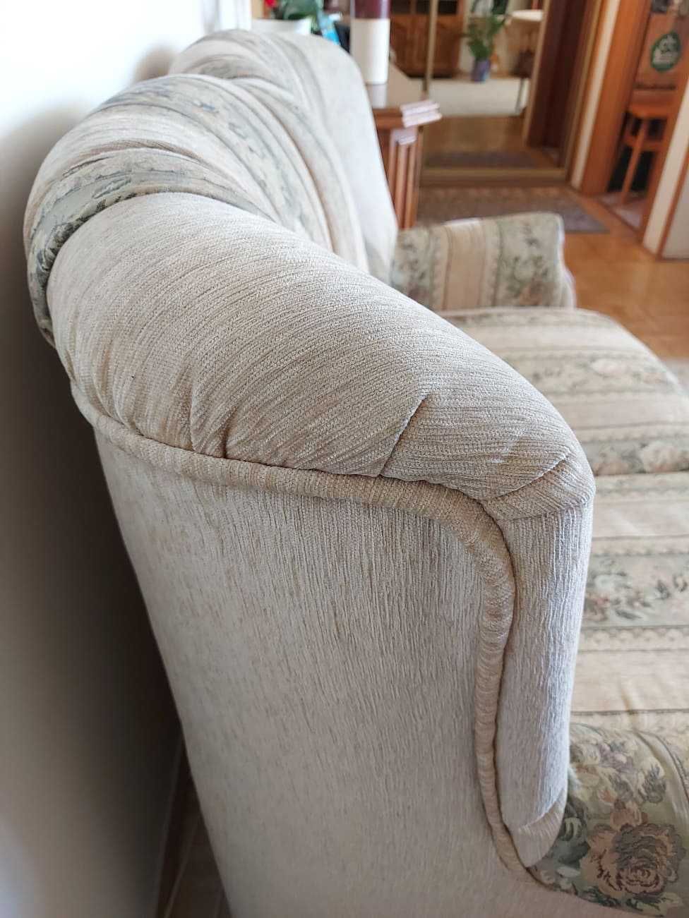 Komplet wypoczynkowy (kanapa z funkcją spania + fotel + puf)