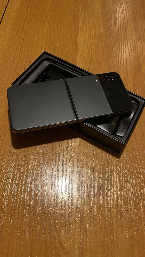 Samsung Z flip 3 (nie 4, 5) nowy po serwisie