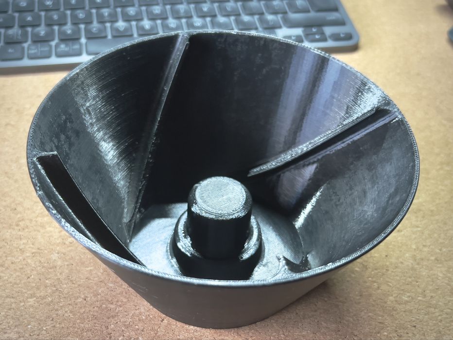 Łódka wędkarska rozrzutnik do kulek