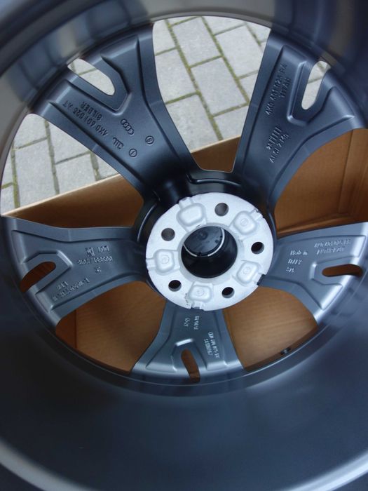 Felgi AUDI RS7 RS6 Q7 Q8 SQ7 SQ8 RSQ8 4K0 22'' Audi Sport Oryginalne