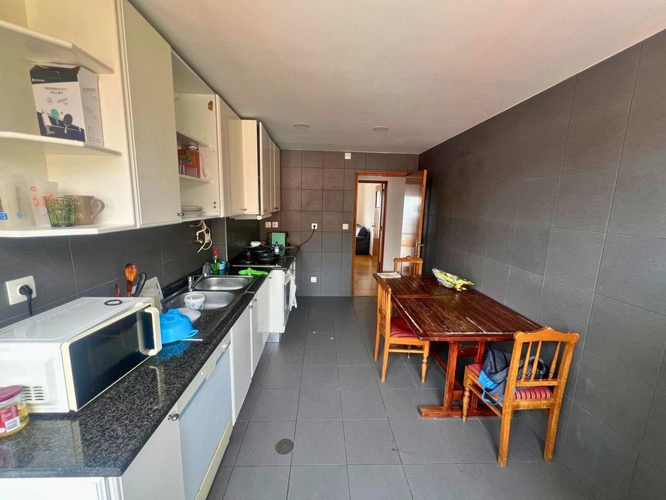 Apartamento T4, 2 casas de banho, para arrendar na Covilhã