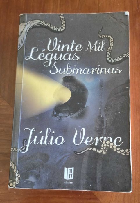Livro- "Vinte Mil Léguas Submarinas"