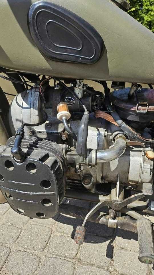 Motocykl z koszem M72 stylizowany na BMW R71
