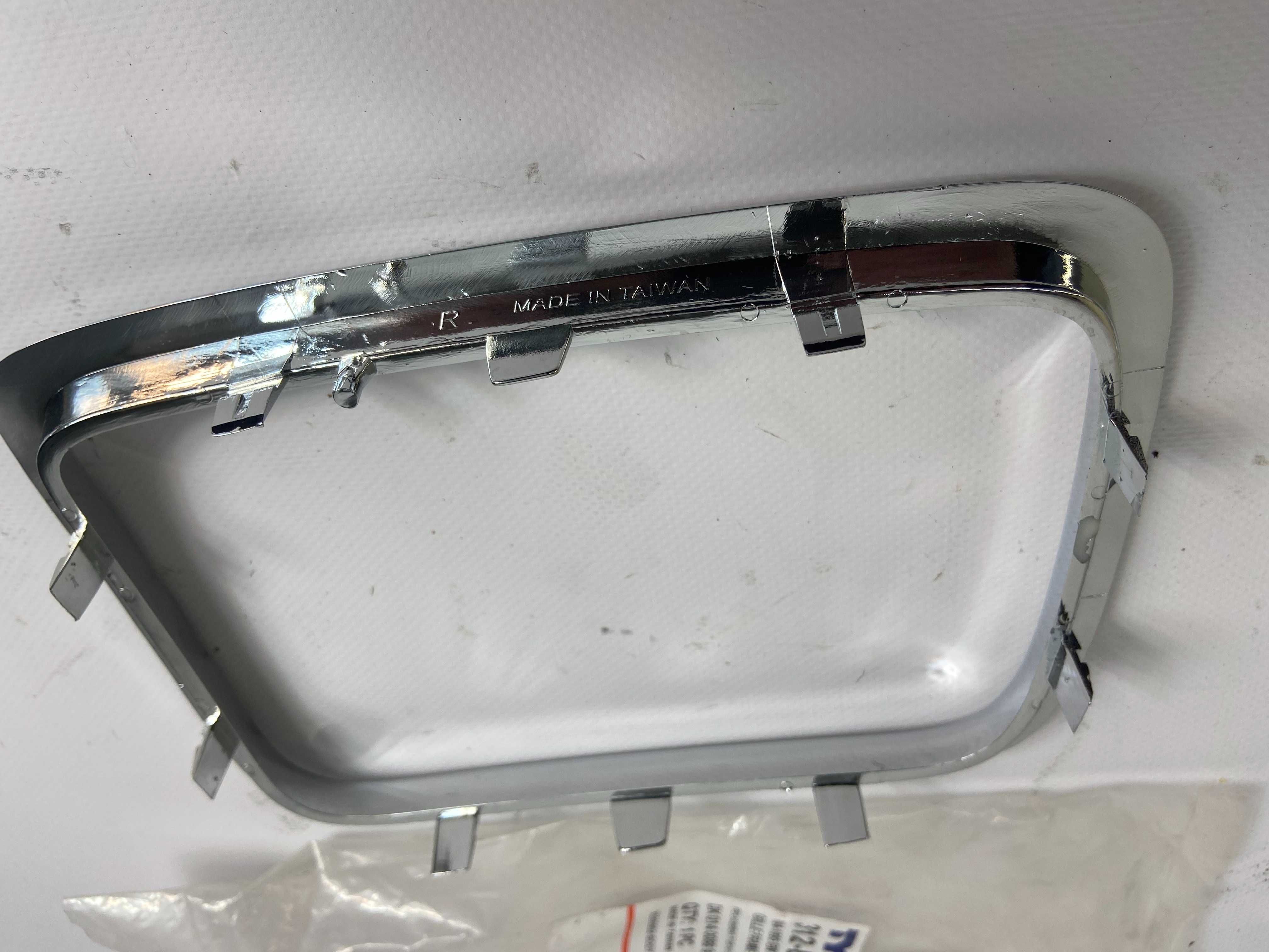 Рамка решетки радиатора BMW 5 E34 левая хром