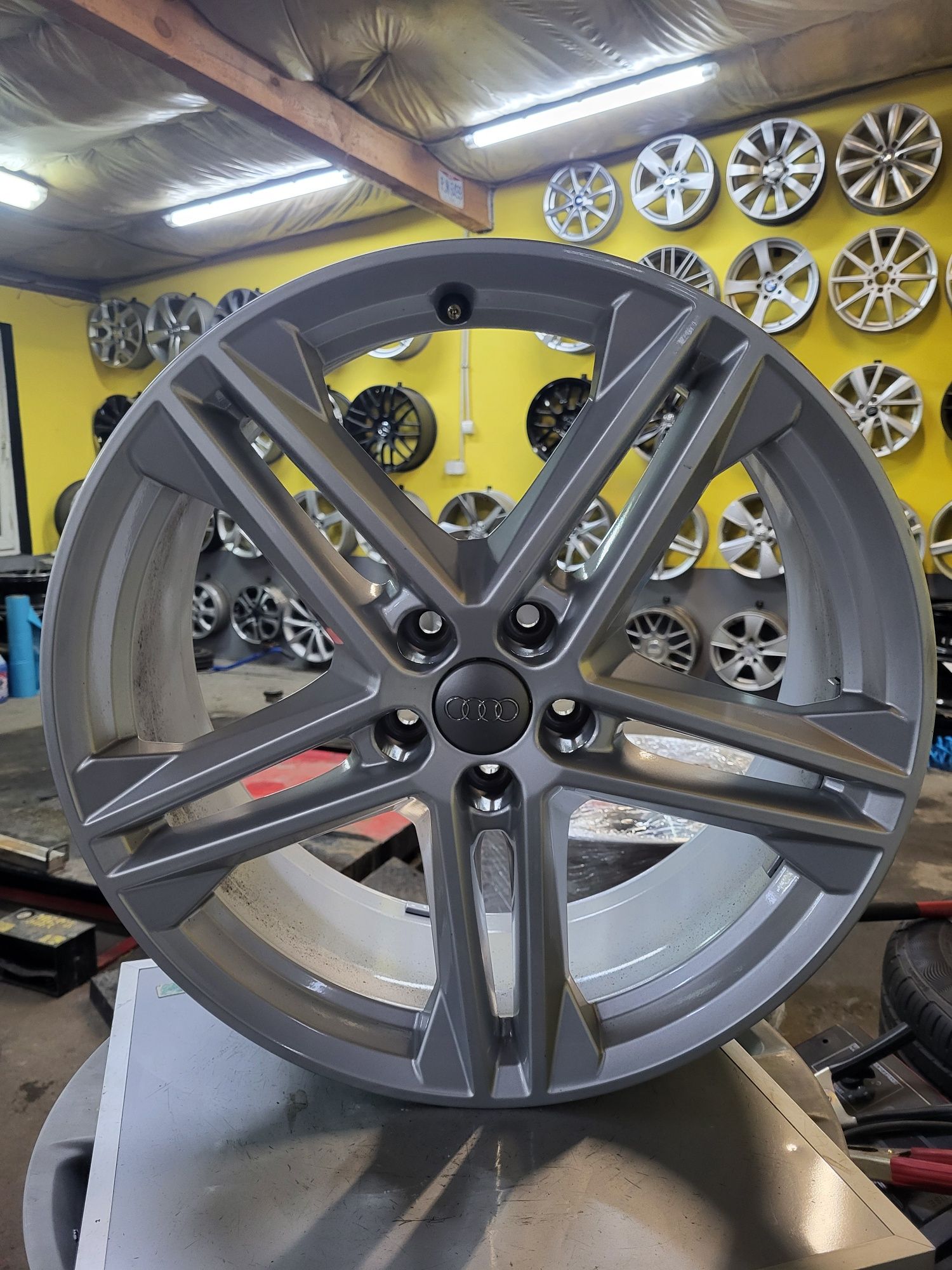 Felgi Aluminiowe 5x112 8jx20 ET 39 Audi Q7 Q5