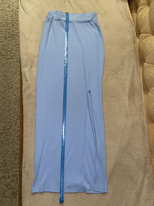 Костюм блакитний юбка з розрізом і топ