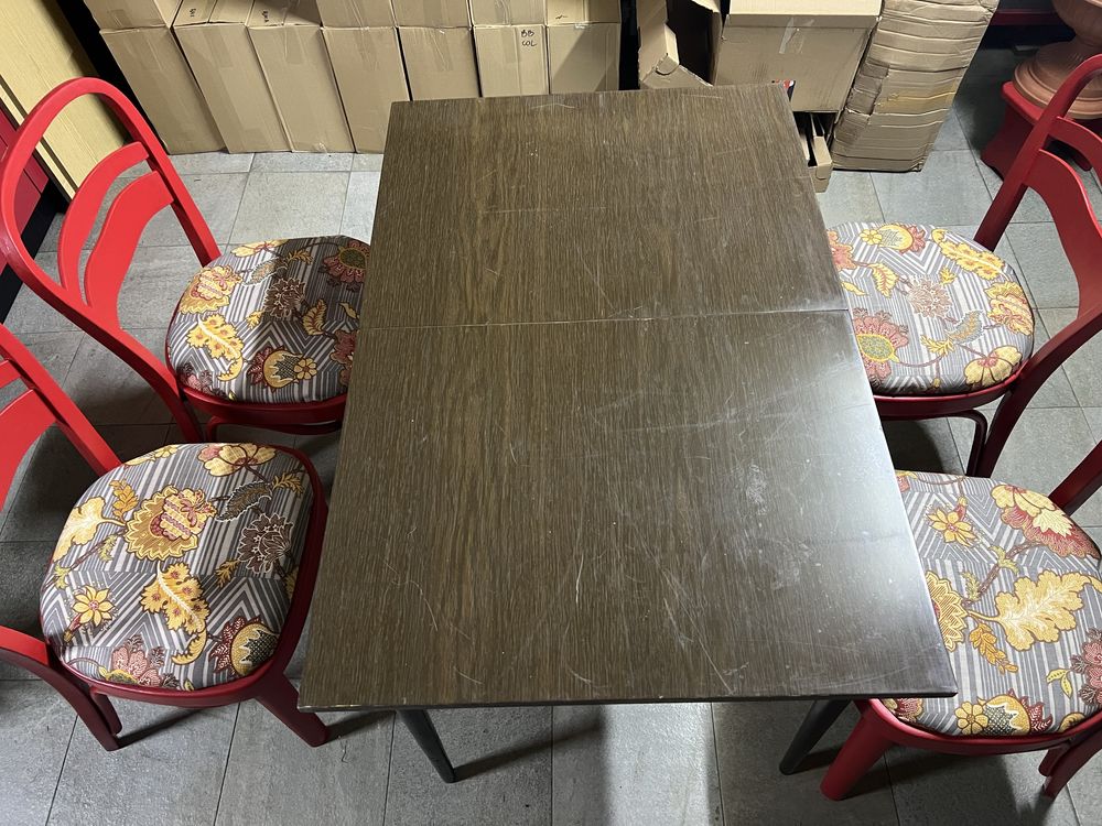 Stół rozsuwany 111-151cm + 4 krzesła drewniane