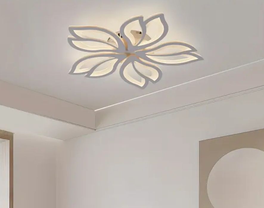 Сучасний світильник з 5 листками  LED