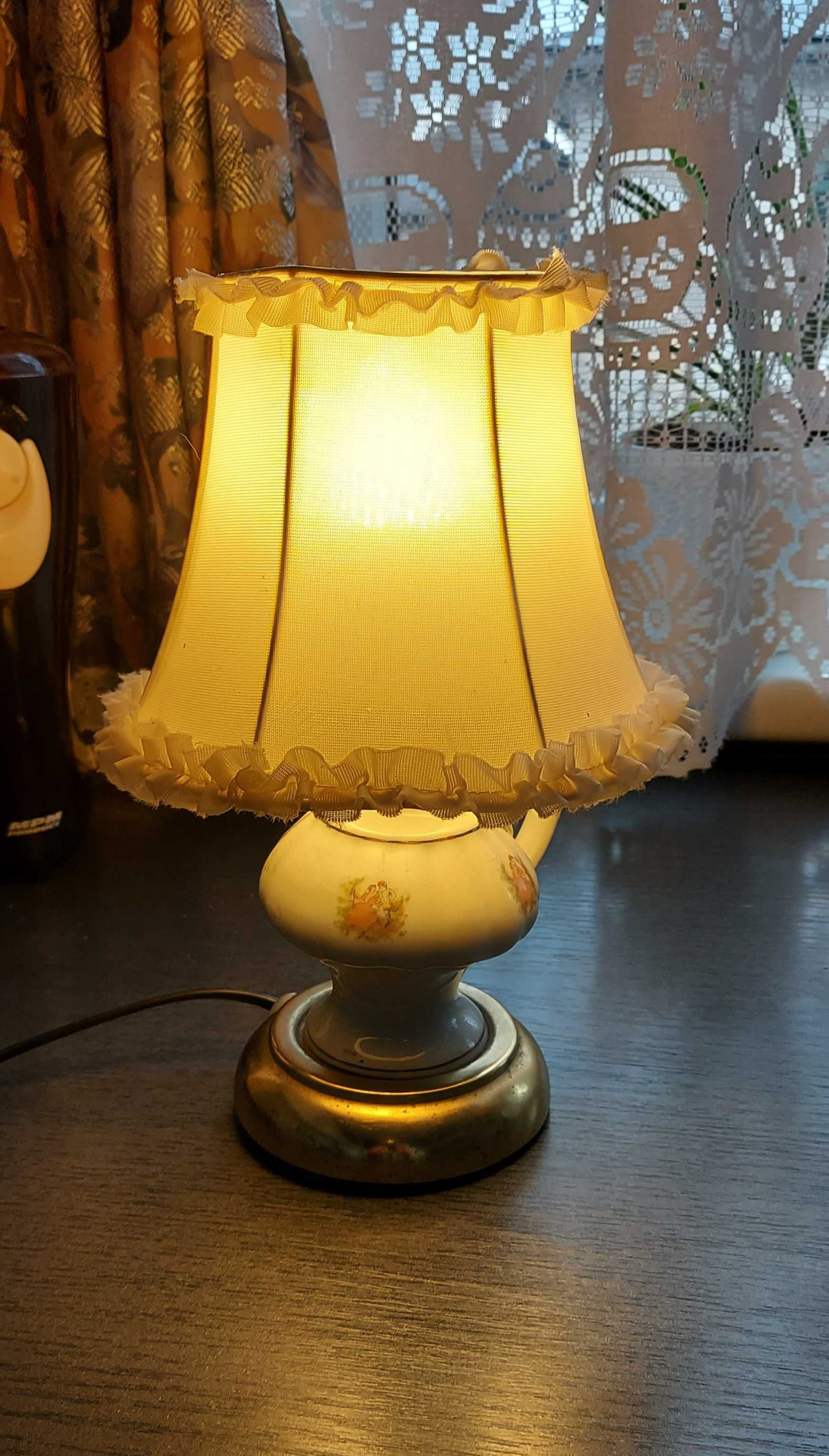 Lampa porcelanowa nocna z lat siedemdziesiątych.